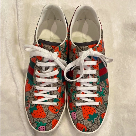 Gucci Strawberry Print Sneakers w/Original Box & Duster Bag - Picture 5 of 11